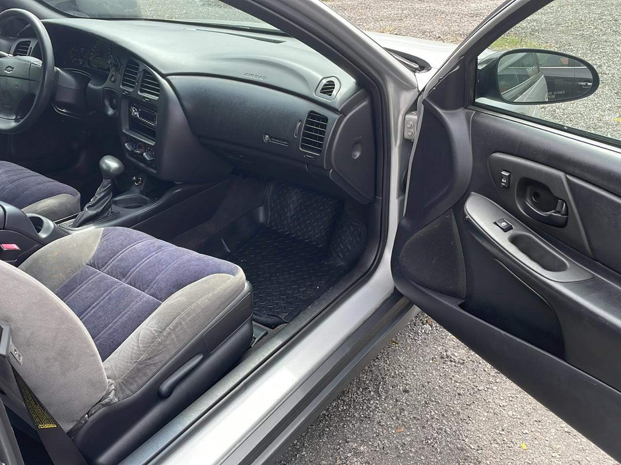 Chevrolet Monte Carlo 2dr Coupe LS 2001