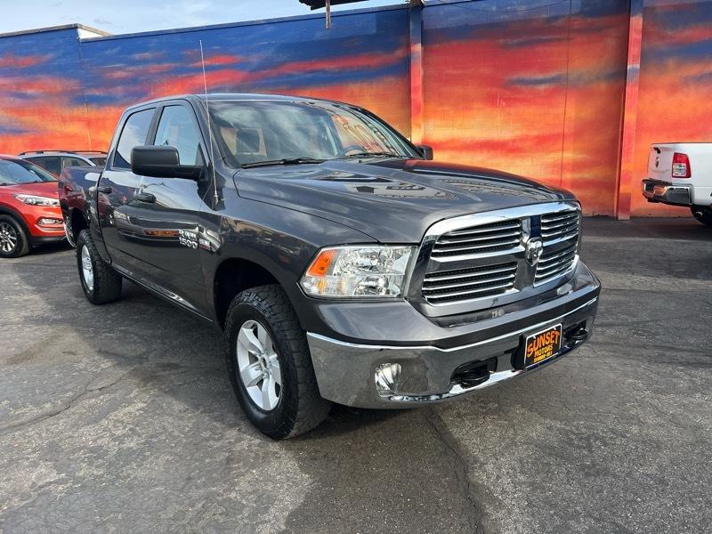 RAM 1500 4WD Crew Cab 140.5" Outdoorsman 2016