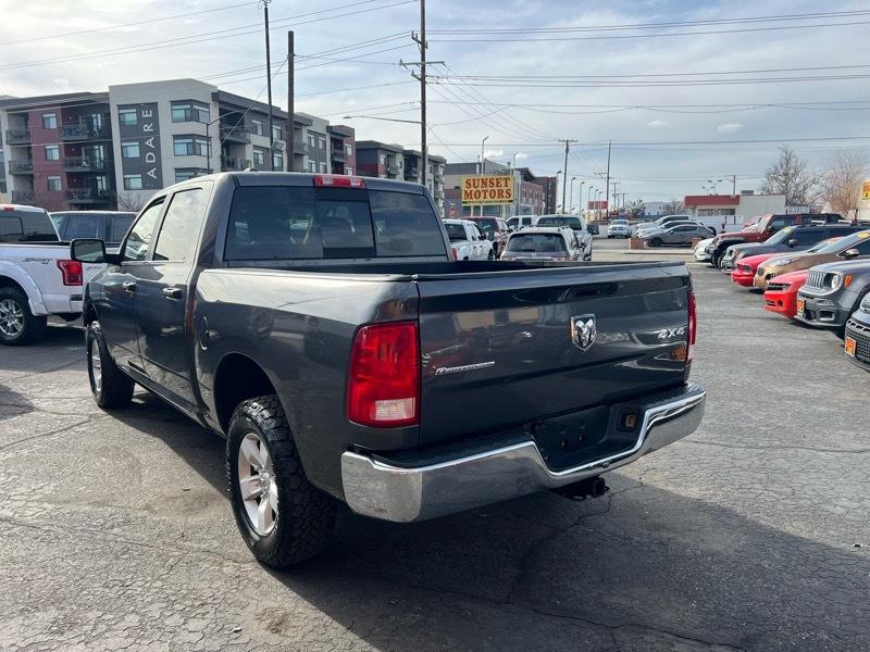 RAM 1500 4WD Crew Cab 140.5" Outdoorsman 2016