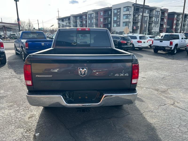 RAM 1500 4WD Crew Cab 140.5" Outdoorsman 2016
