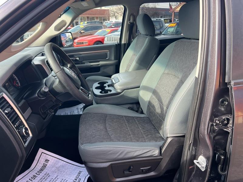 RAM 1500 4WD Crew Cab 140.5" Outdoorsman 2016