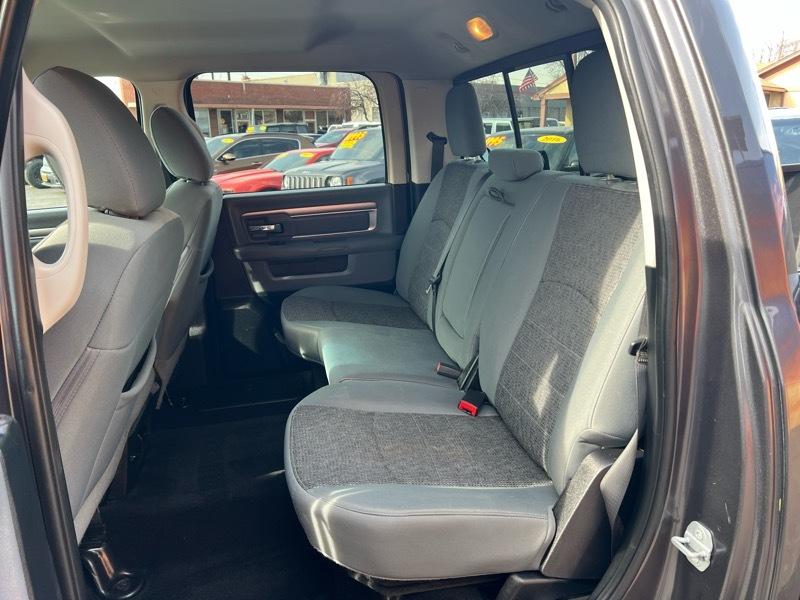 RAM 1500 4WD Crew Cab 140.5" Outdoorsman 2016