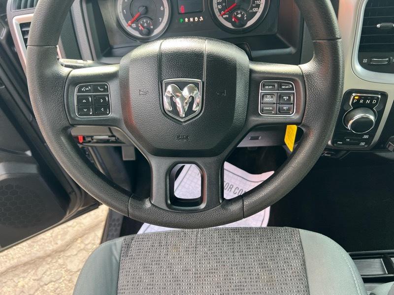 RAM 1500 4WD Crew Cab 140.5" Outdoorsman 2016