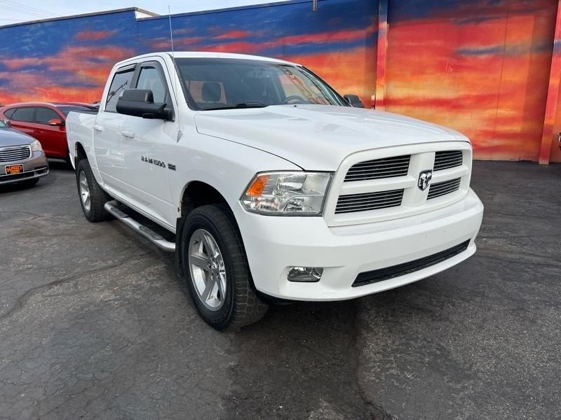 RAM 1500 4WD Crew Cab 140.5" Sport 2012