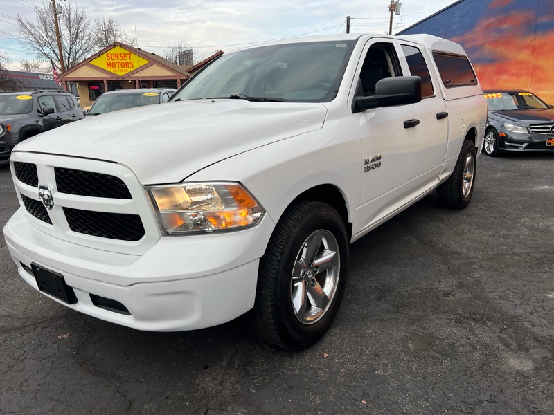 RAM 1500 4WD Quad Cab 140.5" Tradesman 2015