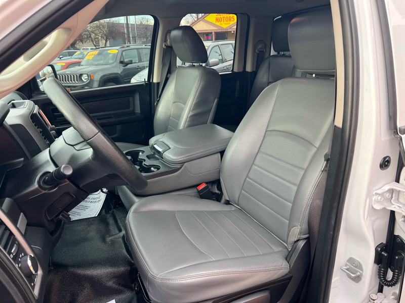 RAM 1500 4WD Quad Cab 140.5" Tradesman 2015