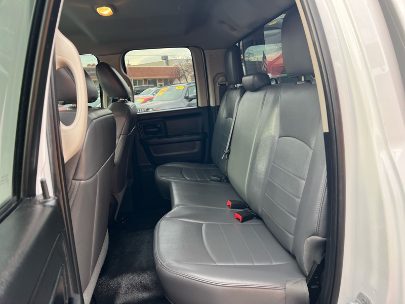 RAM 1500 4WD Quad Cab 140.5" Tradesman 2015