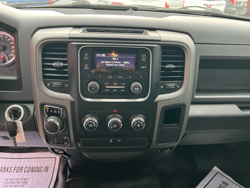 RAM 1500 4WD Quad Cab 140.5" Tradesman 2015