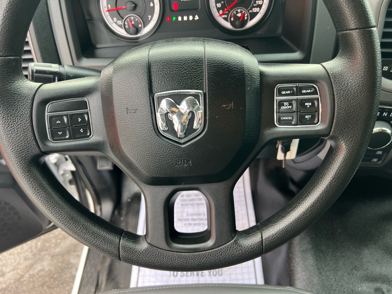 RAM 1500 4WD Quad Cab 140.5" Tradesman 2015