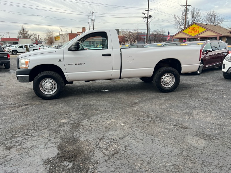 Dodge Ram 2500 2dr Reg Cab 140.5 4WD ST 2006