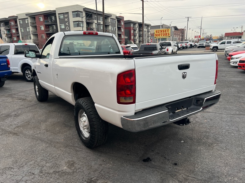 Dodge Ram 2500 2dr Reg Cab 140.5 4WD ST 2006