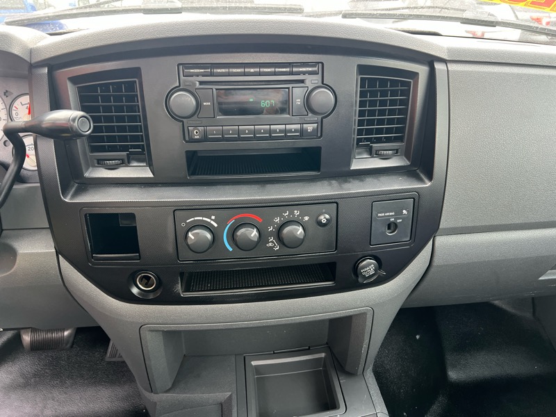 Dodge Ram 2500 2dr Reg Cab 140.5 4WD ST 2006