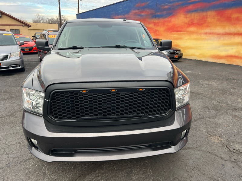 RAM 1500 Express 4x4 Crew Cab 5'7" Box 2017