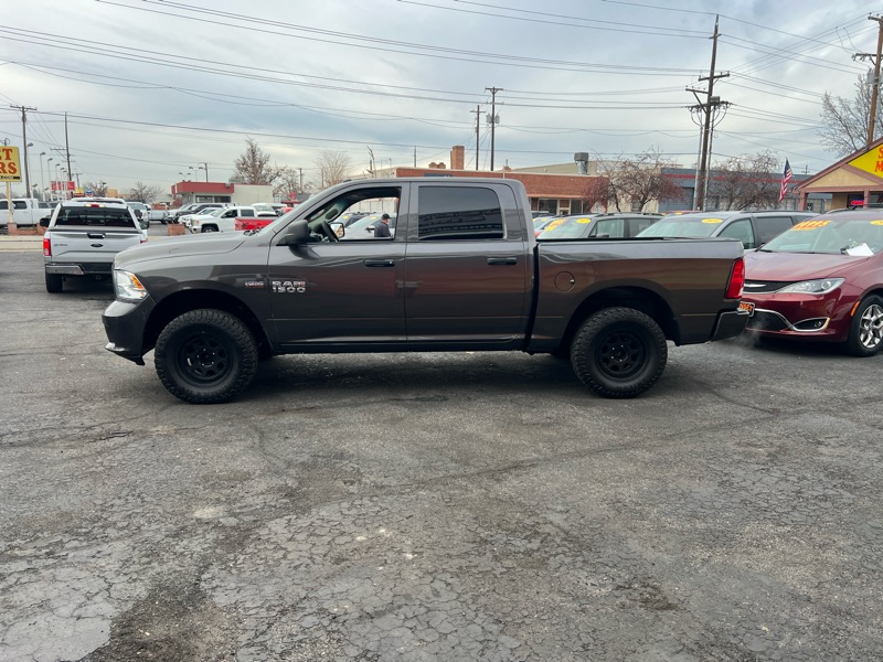 RAM 1500 Express 4x4 Crew Cab 5'7" Box 2017