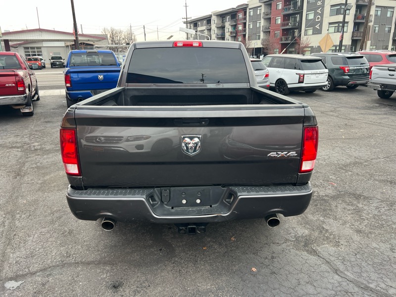 RAM 1500 Express 4x4 Crew Cab 5'7" Box 2017