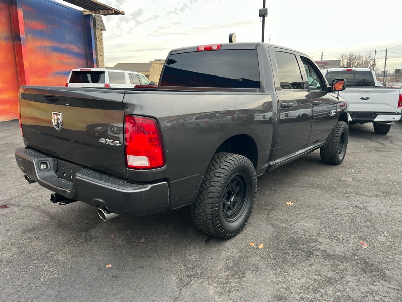 RAM 1500 Express 4x4 Crew Cab 5'7" Box 2017
