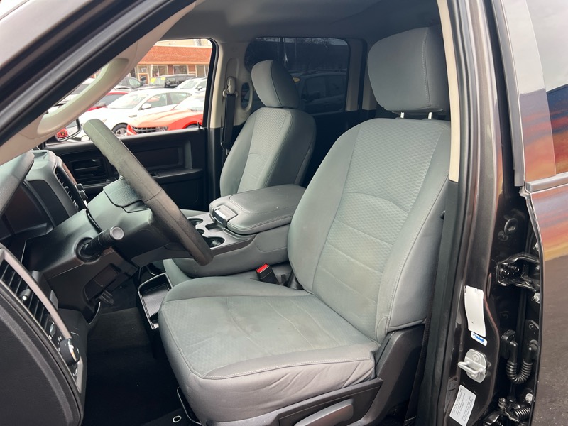 RAM 1500 Express 4x4 Crew Cab 5'7" Box 2017