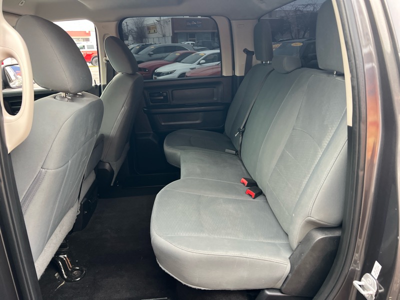 RAM 1500 Express 4x4 Crew Cab 5'7" Box 2017