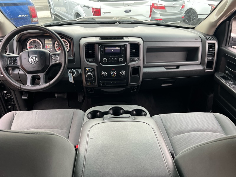 RAM 1500 Express 4x4 Crew Cab 5'7" Box 2017