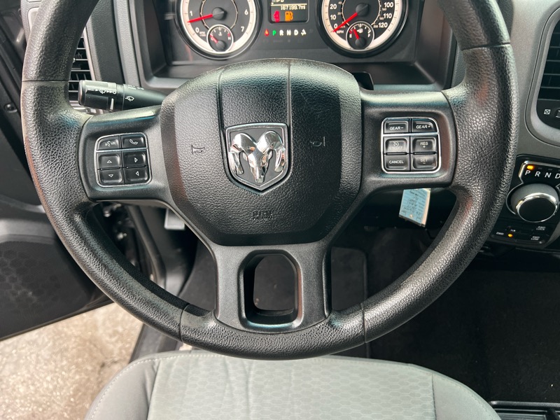 RAM 1500 Express 4x4 Crew Cab 5'7" Box 2017