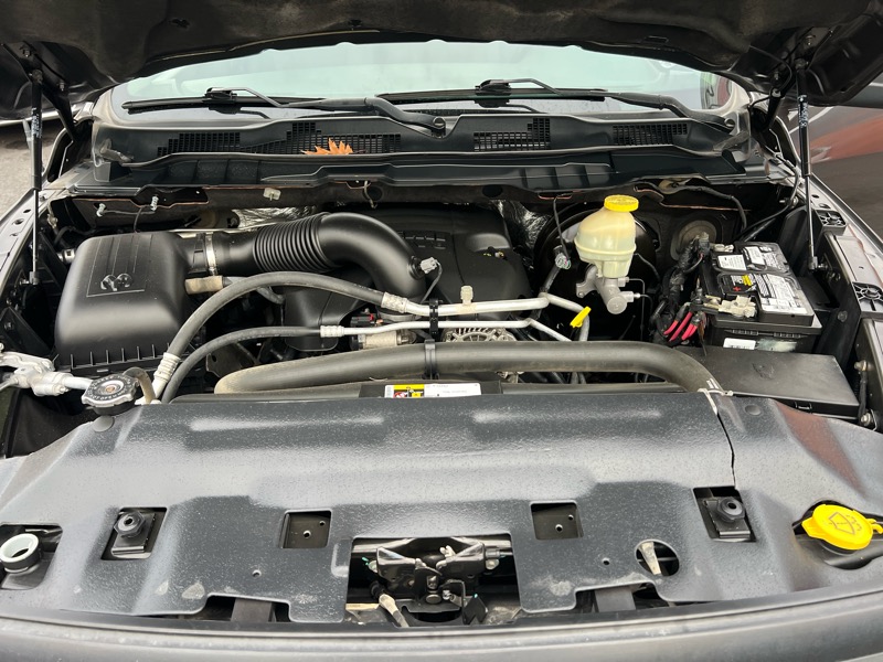 RAM 1500 Express 4x4 Crew Cab 5'7" Box 2017