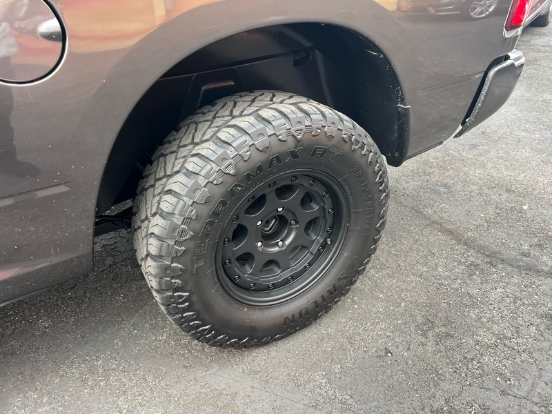 RAM 1500 Express 4x4 Crew Cab 5'7" Box 2017