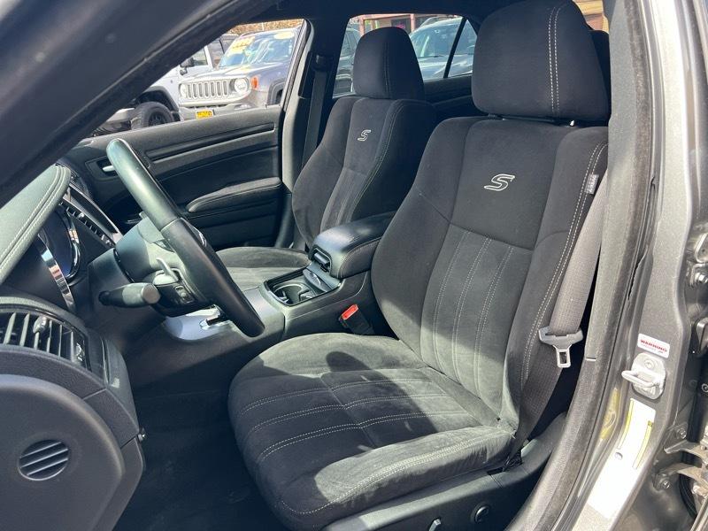 Chrysler 300 4dr Sdn V6 300S RWD 2012