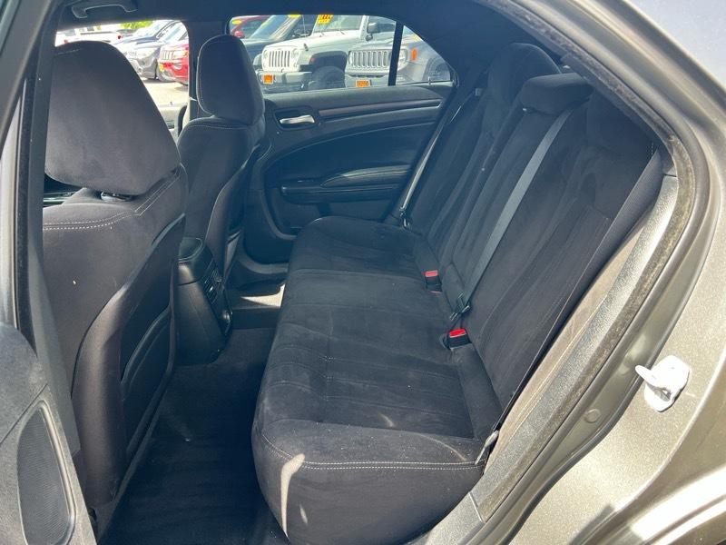 Chrysler 300 4dr Sdn V6 300S RWD 2012