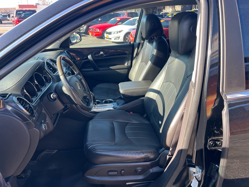 Buick Enclave FWD 4dr Leather 2017