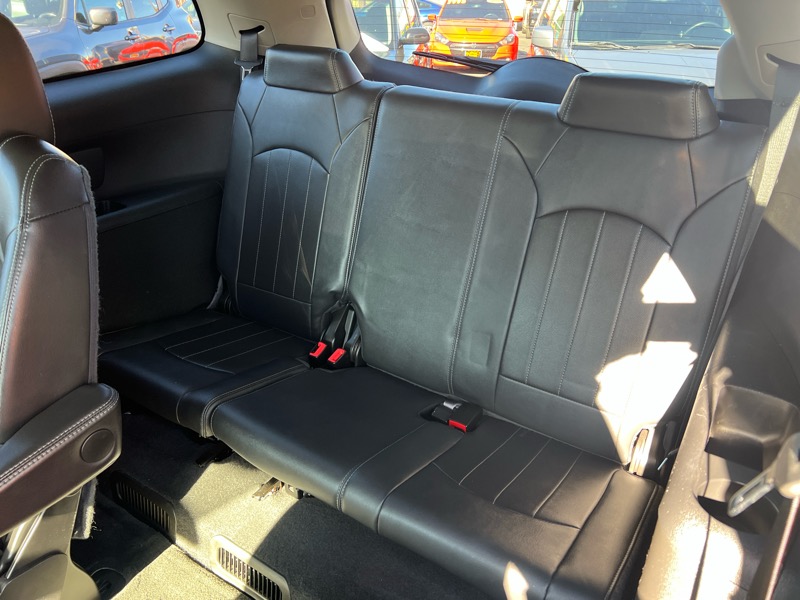 Buick Enclave FWD 4dr Leather 2017