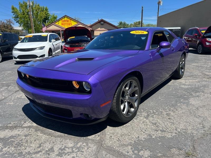 Dodge Challenger 2dr Cpe SXT Plus 2016