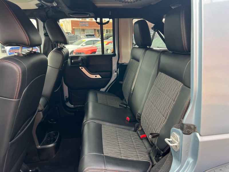 Jeep Wrangler Unlimited 4WD 4dr Altitude 2012