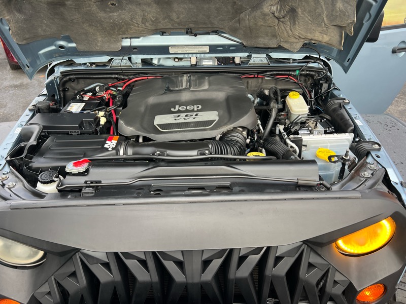 Jeep Wrangler Unlimited 4WD 4dr Altitude 2012