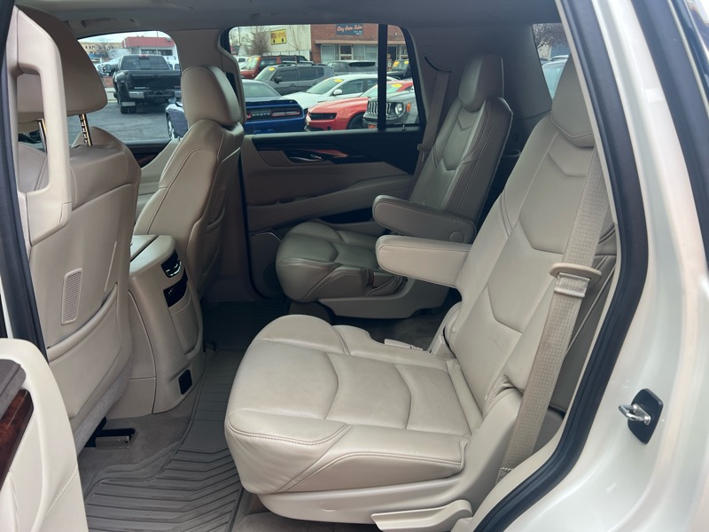 Cadillac Escalade 4WD 4dr Luxury 2015