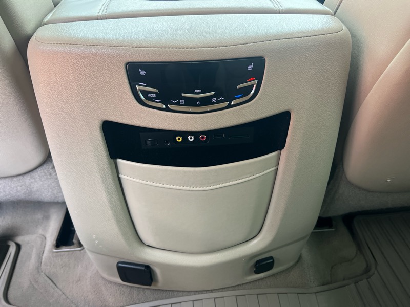 Cadillac Escalade 4WD 4dr Luxury 2015