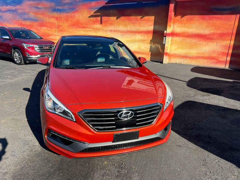 Hyundai Sonata 4dr Sdn 2.0T Limited w/Gray Accents 2015