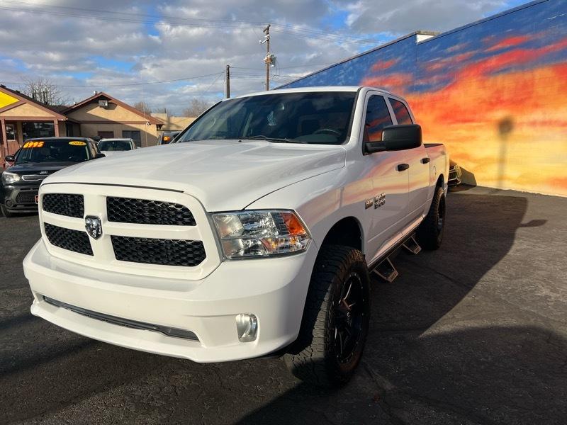 RAM 1500 2WD Crew Cab 140.5" Express 2015