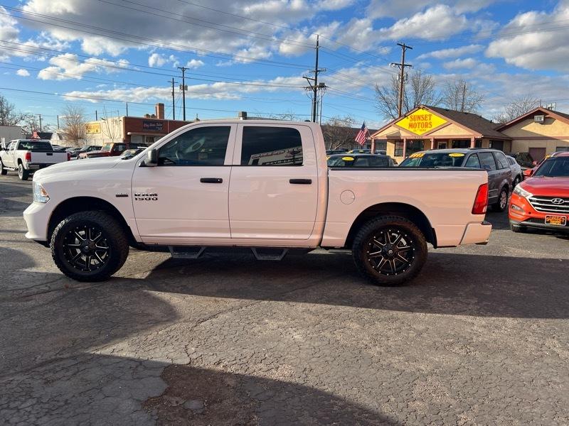 RAM 1500 2WD Crew Cab 140.5" Express 2015