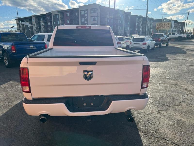 RAM 1500 2WD Crew Cab 140.5" Express 2015