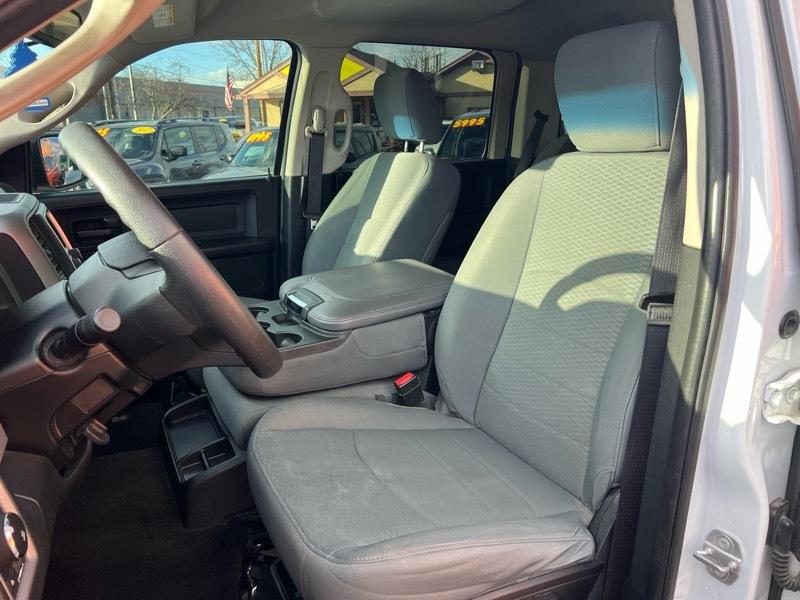 RAM 1500 2WD Crew Cab 140.5" Express 2015