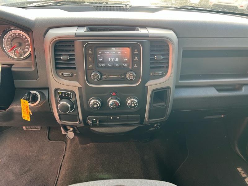 RAM 1500 2WD Crew Cab 140.5" Express 2015