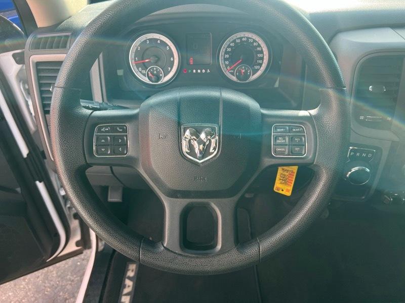 RAM 1500 2WD Crew Cab 140.5" Express 2015