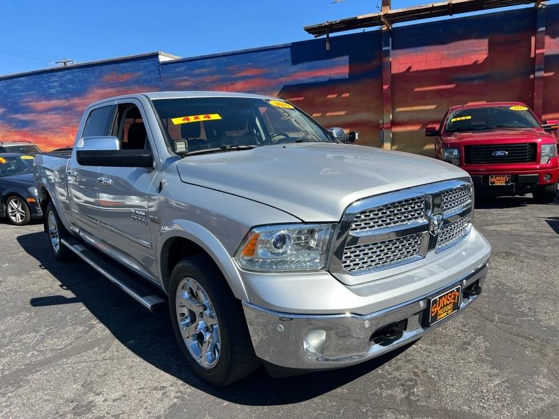 RAM 1500 4WD Crew Cab 149" Laramie 2016