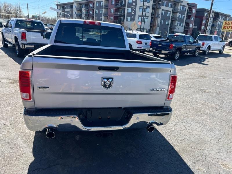 RAM 1500 4WD Crew Cab 149" Laramie 2016