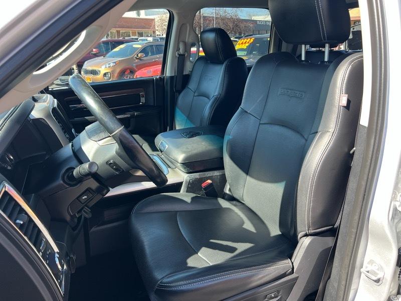 RAM 1500 4WD Crew Cab 149" Laramie 2016