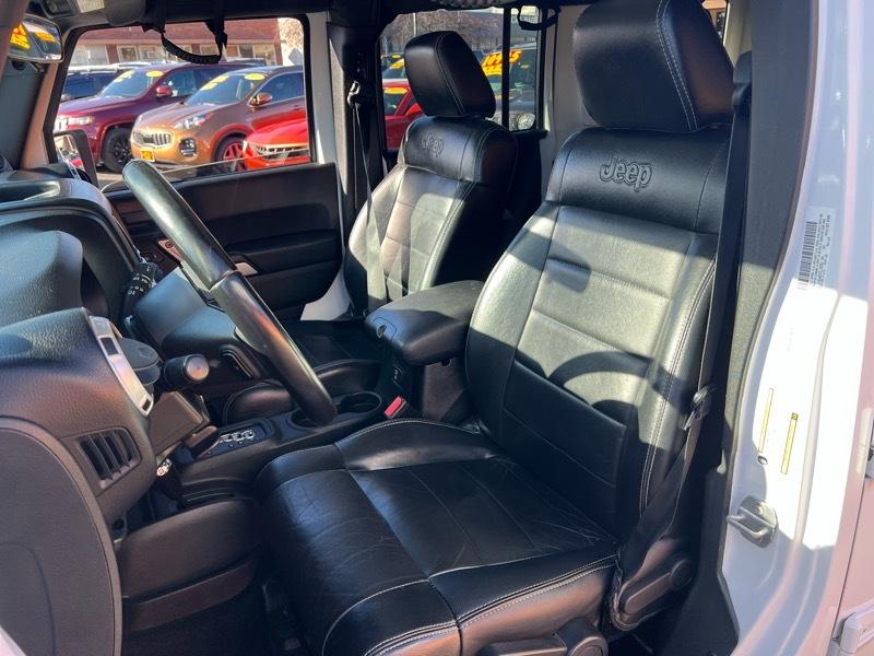 Jeep Wrangler Unlimited 4WD 4dr Sahara 2012