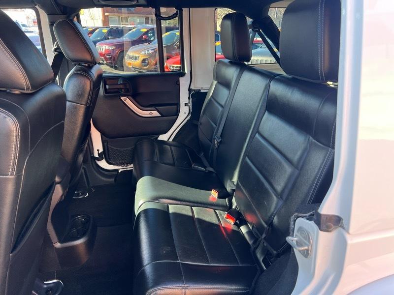 Jeep Wrangler Unlimited 4WD 4dr Sahara 2012