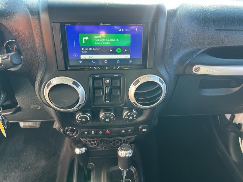 Jeep Wrangler Unlimited 4WD 4dr Sahara 2012