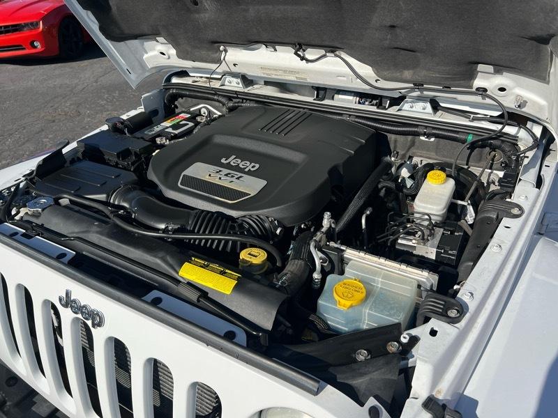 Jeep Wrangler Unlimited 4WD 4dr Sahara 2012