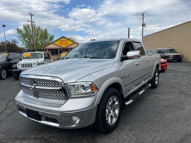 RAM 1500 4WD Crew Cab 149" Laramie 2014